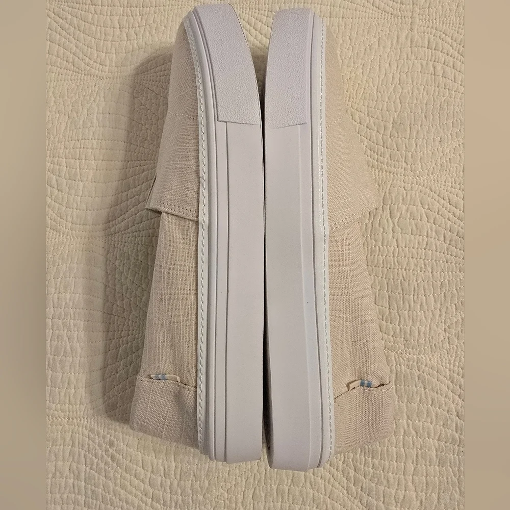 NIB TOMS Ladies Parker Textured Linen Cream Slip-On Shoes